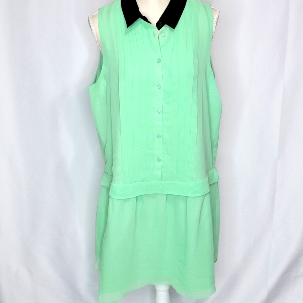 BCBGeneration Mint Green Dress with Black Collar Size Large #370